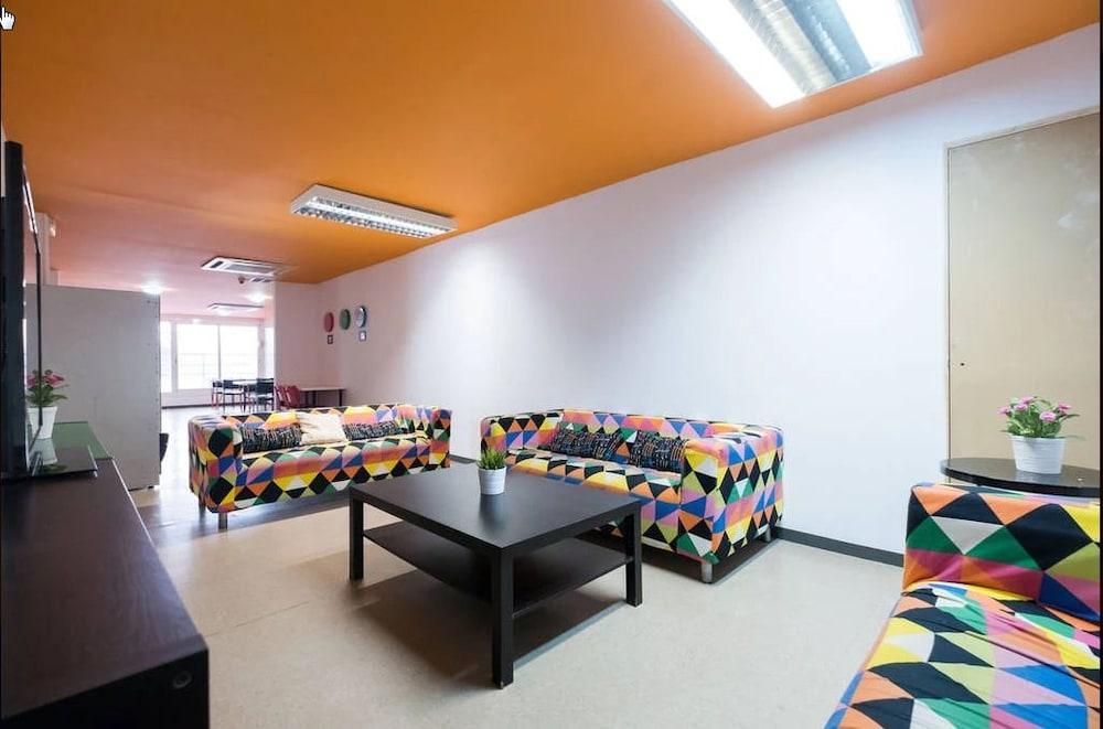 Arc House Barcelona Hostel Buitenkant foto